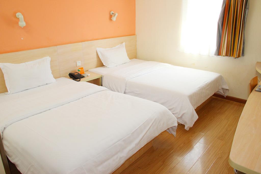 7Days Inn Guangzhou Tianhe Tianpingjia Subway Station Room photo