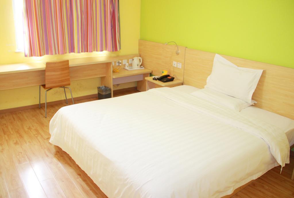 7Days Inn Guangzhou Tianhe Tianpingjia Subway Station Room photo