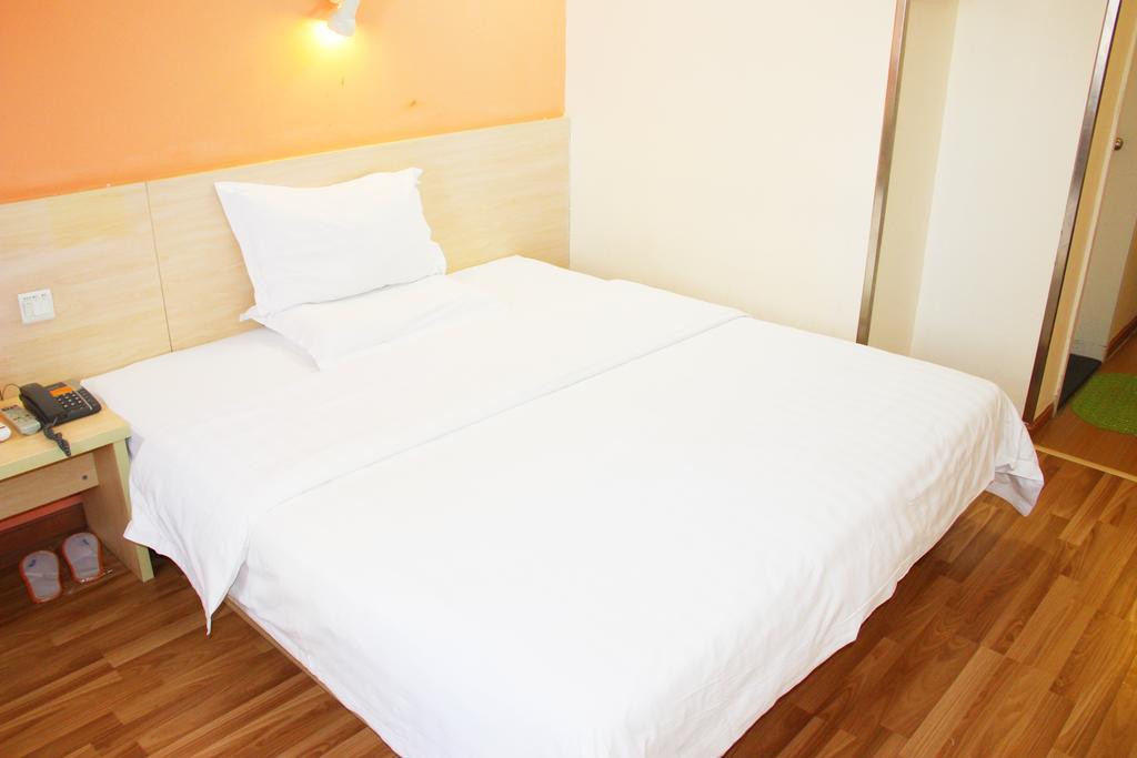 7Days Inn Guangzhou Tianhe Tianpingjia Subway Station Room photo