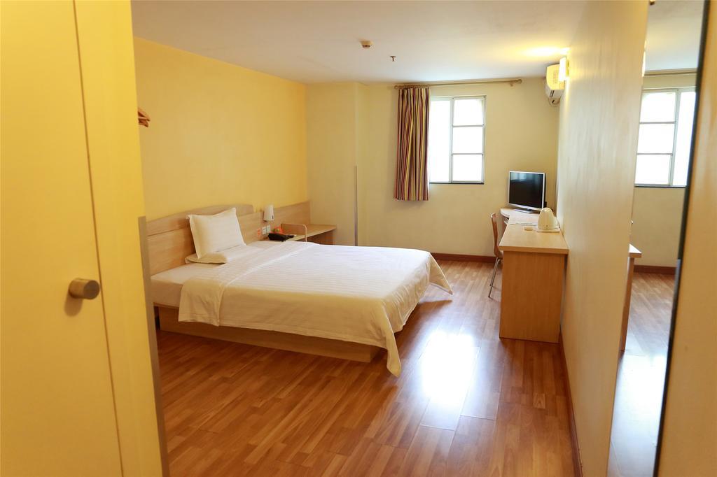7Days Inn Guangzhou Tianhe Tianpingjia Subway Station Room photo