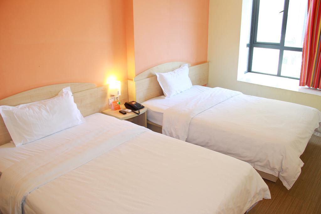7Days Inn Guangzhou Tianhe Tianpingjia Subway Station Room photo