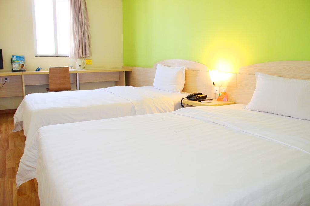 7Days Inn Guangzhou Tianhe Tianpingjia Subway Station Room photo