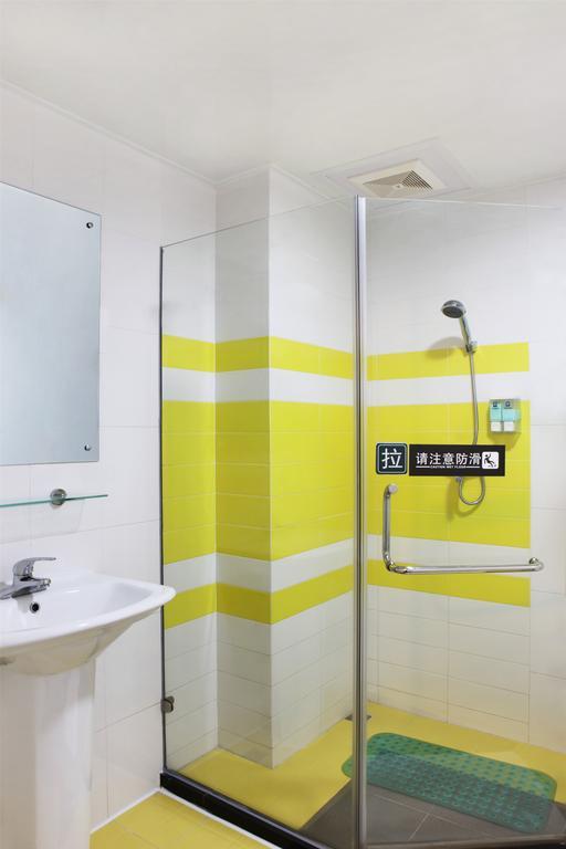 7Days Inn Guangzhou Tianhe Tianpingjia Subway Station Room photo